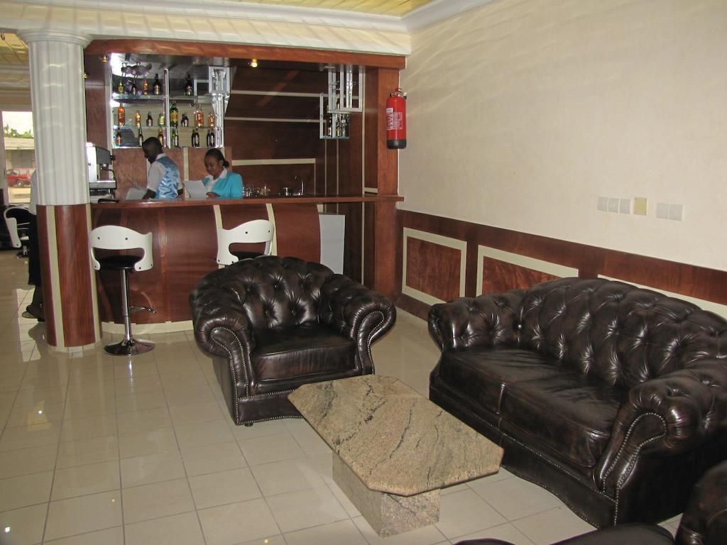 Afrique Hotel Douala Airport Экстерьер фото