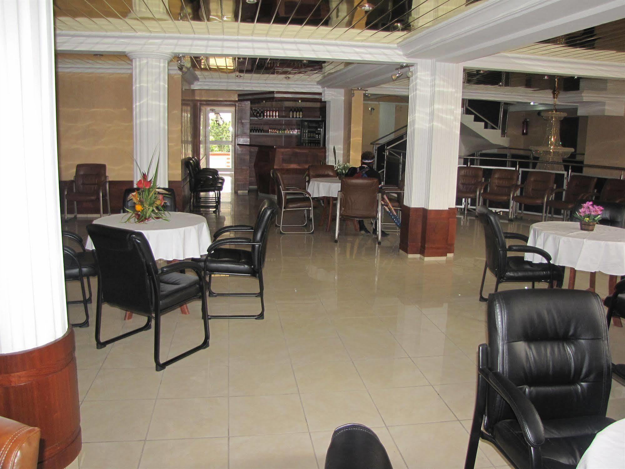 Afrique Hotel Douala Airport Экстерьер фото