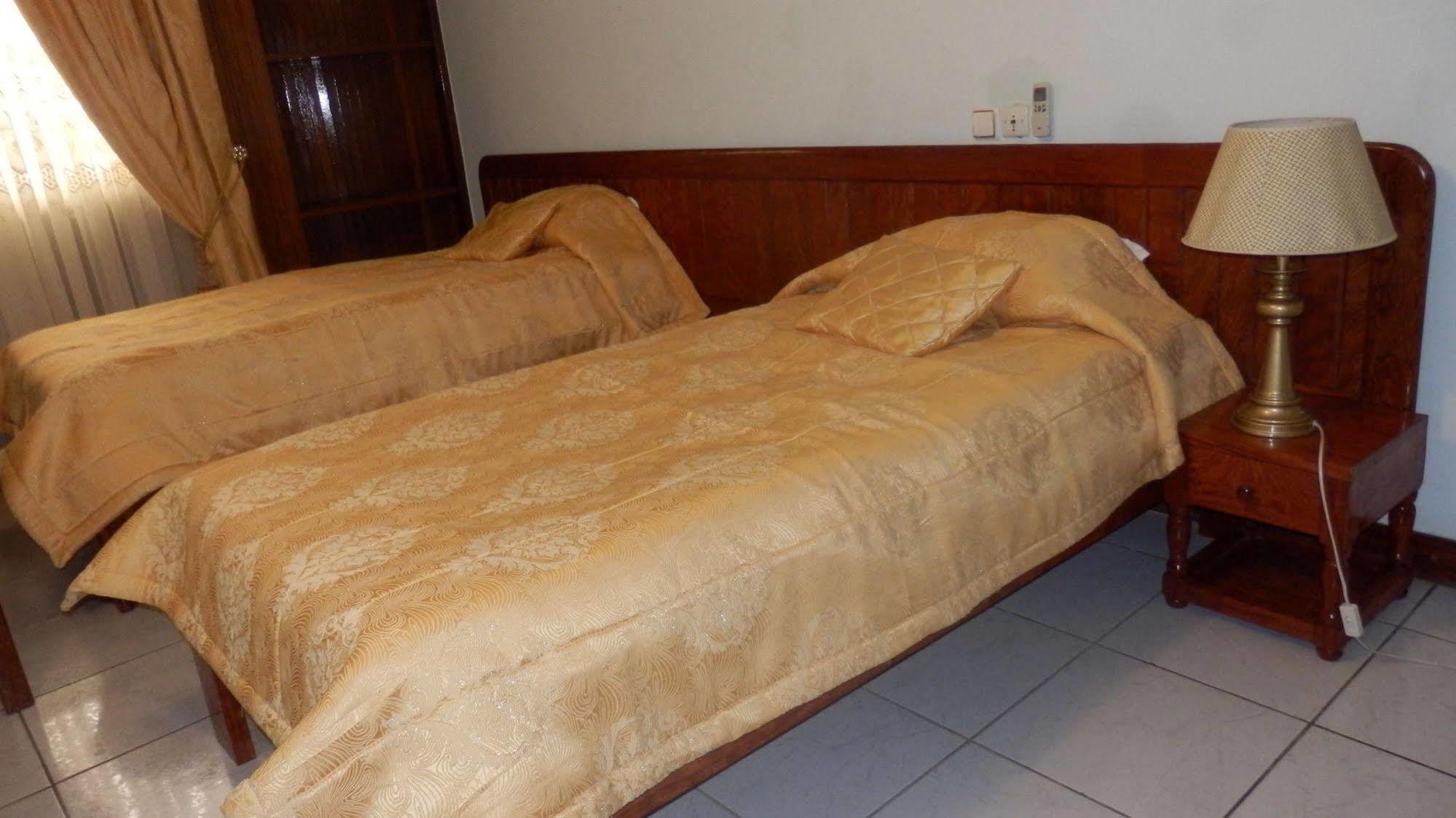 Afrique Hotel Douala Airport Экстерьер фото