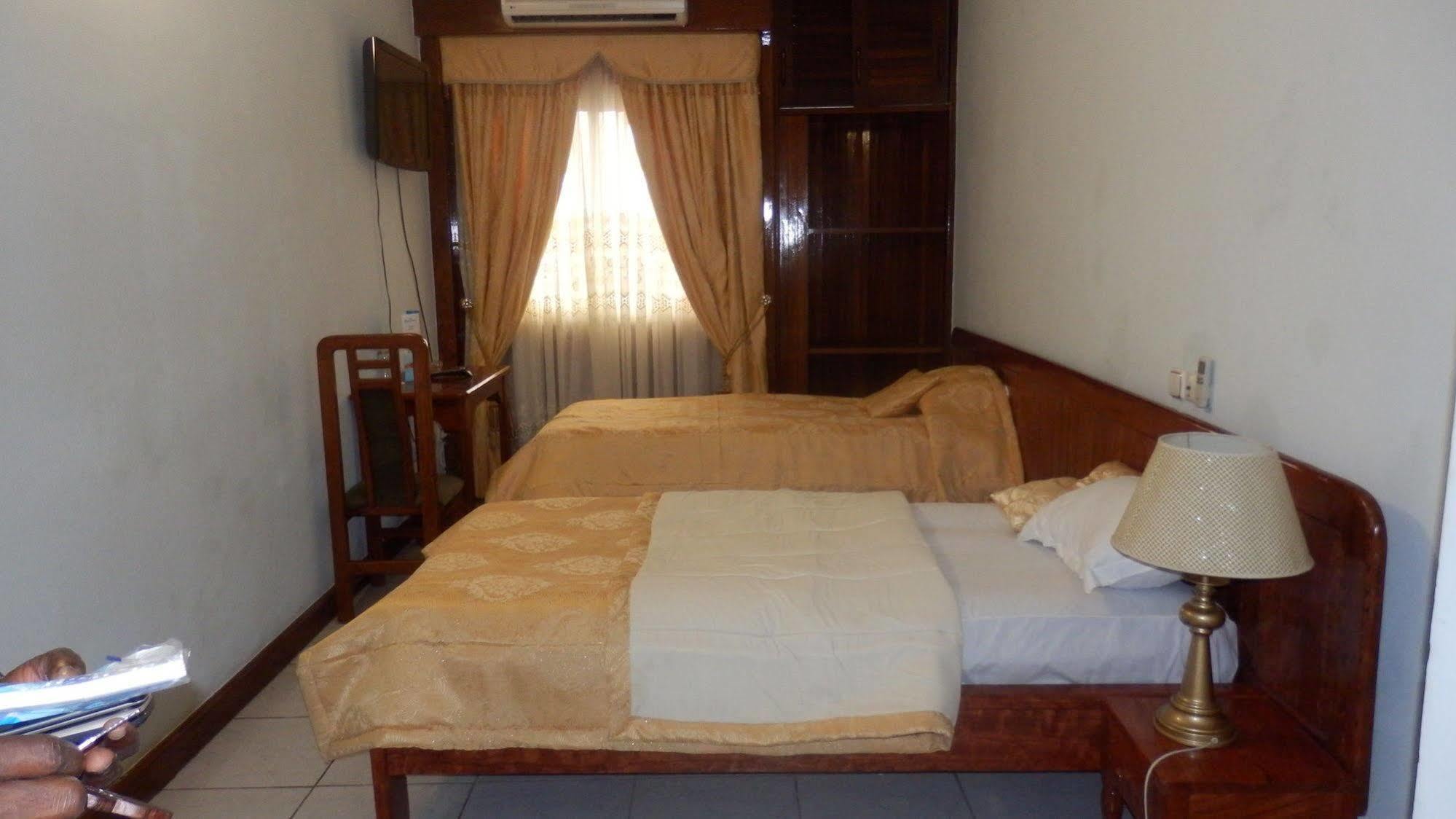 Afrique Hotel Douala Airport Экстерьер фото