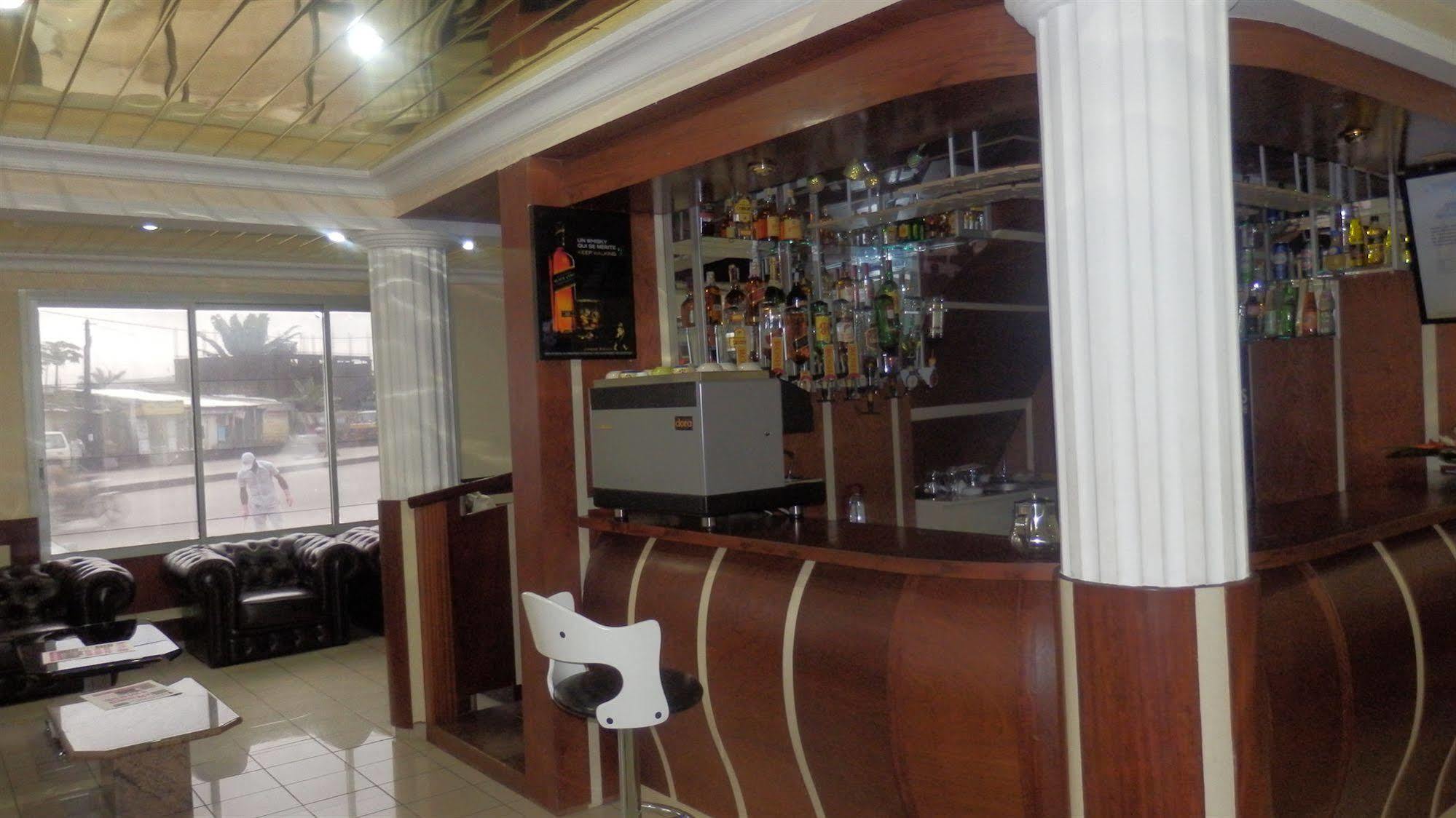 Afrique Hotel Douala Airport Экстерьер фото